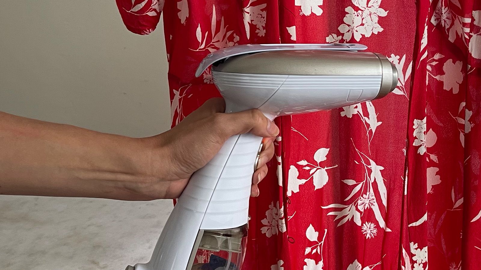 Comparison Of Handheld vs. Standing Garment Steamers